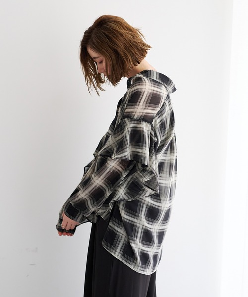 YECCA VECCA(イェッカヴェッカ)の「チェック柄シアーラッフルシャツ(シャツ/ブラウス・レディース・ブラック/ブラウン・FREE)」の6枚目の写真