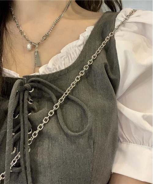 ＆soiree（アンドソワレ）の「レイヤード風レースアップ半袖ミニワンピース（ワンピース・レディース・グレー・SMALL/MEDIUM/LARGE/X-LARGE）」の6枚目の写真