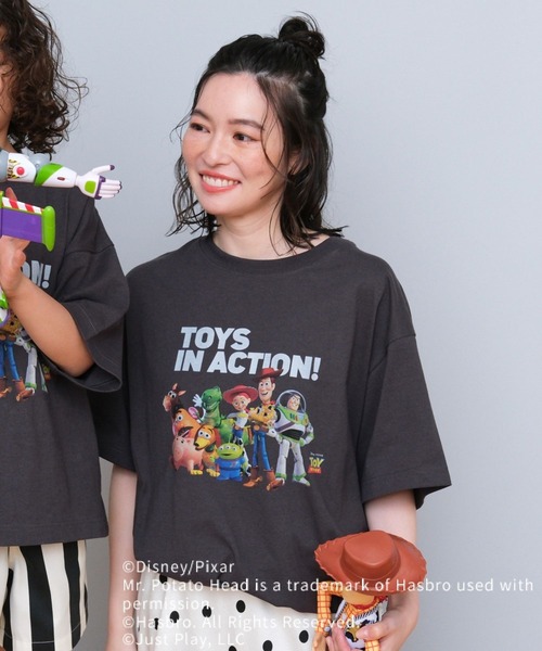 LEPSIM(レプシィム)の「TOY STORY(トイ・ストーリー)/【産前・産後対応】マタニティ/プリントT 866958(マタニティウェア/グッズ・レディース・チャコールグレー/オフホワイト/ライトピンク・FREE)」の2枚目の写真