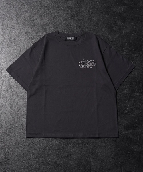 GUIDER(ガイダー)の「【GUIDER】カーシブ ロゴ Tee / Cursive Logo Tee(Tシャツ/カットソー・メンズ・ホワイト/チャコールグレー/ブラック・S/M/L)」の9枚目の写真