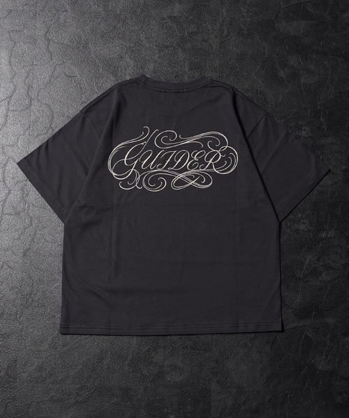 GUIDER(ガイダー)の「【GUIDER】カーシブ ロゴ Tee / Cursive Logo Tee(Tシャツ/カットソー・メンズ・ホワイト/チャコールグレー/ブラック・S/M/L)」の8枚目の写真
