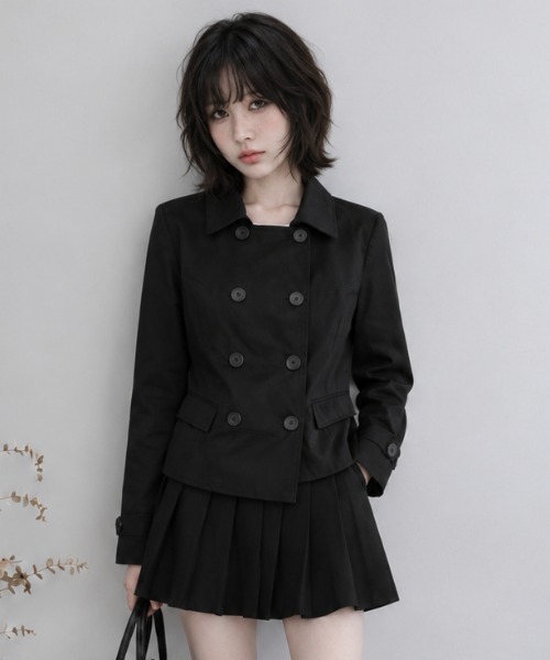Aelina(エリナ)の「レギュラーカラーダブルブレストショートトレンチコート(トレンチコート・レディース・ブラック/ベージュ・FREE)」の6枚目の写真