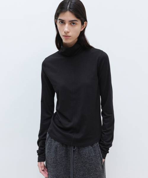 INSILENCE WOMEN(インサイレンスウーマン)の「STITCH タートルネックTシャツ ブラック(Tシャツ/カットソー・レディース・その他・SMALL/MEDIUM)」の1枚目の写真