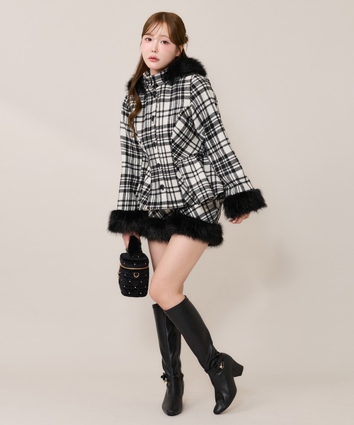 one after another NICE CLAUP(ワンアフターアナザーナイスクラップ)の「【セットアップ可能/パンツ別売り】フェイクファーペプラムコート(ステンカラーコート・レディース・オフホワイト/ブラック/ベージュ/ブラック系その他・FREE)」の9枚目の写真