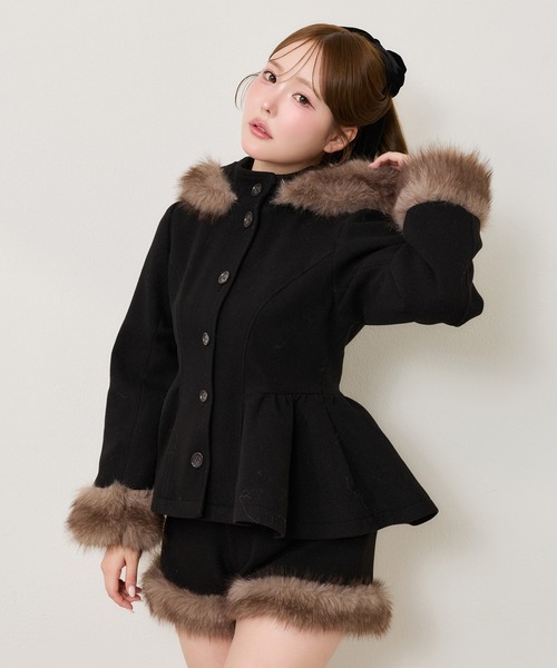 one after another NICE CLAUP(ワンアフターアナザーナイスクラップ)の「【セットアップ可能/パンツ別売り】フェイクファーペプラムコート(ステンカラーコート・レディース・オフホワイト/ブラック/ベージュ/ブラック系その他・FREE)」の13枚目の写真