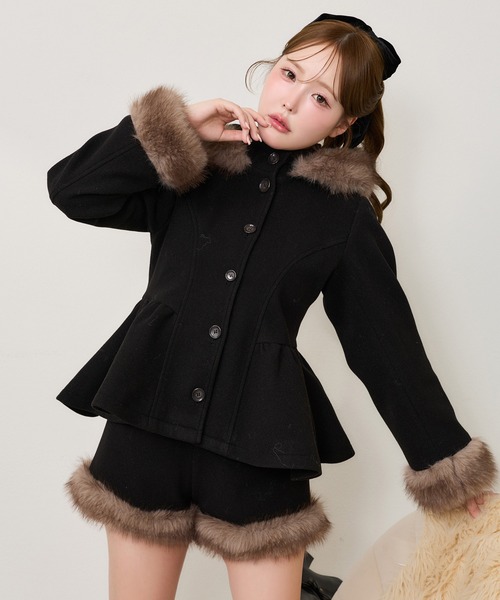 one after another NICE CLAUP(ワンアフターアナザーナイスクラップ)の「【セットアップ可能/パンツ別売り】フェイクファーペプラムコート(ステンカラーコート・レディース・オフホワイト/ブラック/ベージュ/ブラック系その他・FREE)」の14枚目の写真