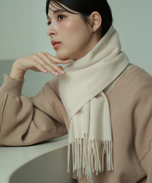 Filomo（フィローモ）の「カシミヤ100%マフラー無地（マフラー・レディース・アッシュグレー/ターコイズブルー/ブラック/ライトグレー/ボルドー/ダークグレー/モカ/ベージュ/ロイヤルブルー/マスタード/ネイビー/サックスブルー/ピンク/キャメル/レッド/カーキ/ピンクベージュ/カーキ系/ブルー系/ピンク系/グレー系/アイボリー/ベージュ系/ホワイト系/ブラウン系・FREE）」の2枚目の写真