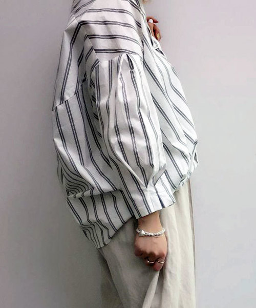 PAPILLONNER(パピヨネ)の「プルオーバーシャツ(シャツ/ブラウス・レディース・オフホワイト/サックスブルー/ブラック・FREE)」の11枚目の写真