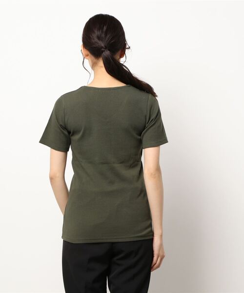 REAL CUBE（リアルキューブ）の「REAL CUBE Vネックフライスカットソー　半袖タイプ（Tシャツ/カットソー・レディース・ホワイト×ブラック/ブルー系その他/ブラック/オフホワイト/カーキ・36/38/40）」の7枚目の写真