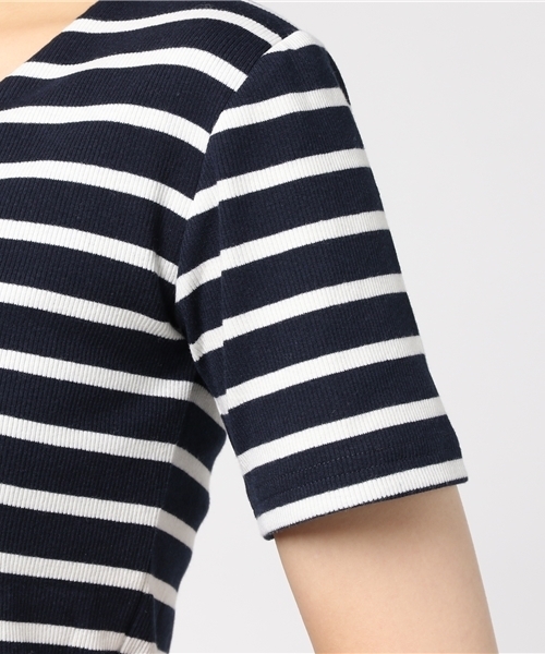 REAL CUBE（リアルキューブ）の「REAL CUBE Vネックフライスカットソー　半袖タイプ（Tシャツ/カットソー・レディース・ホワイト×ブラック/ブルー系その他/ブラック/オフホワイト/カーキ・36/38/40）」の12枚目の写真