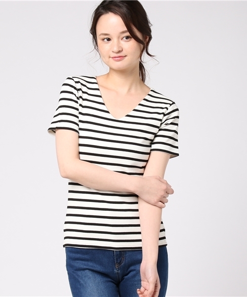 REAL CUBE（リアルキューブ）の「REAL CUBE Vネックフライスカットソー　半袖タイプ（Tシャツ/カットソー・レディース・ホワイト×ブラック/ブルー系その他/ブラック/オフホワイト/カーキ・36/38/40）」の15枚目の写真