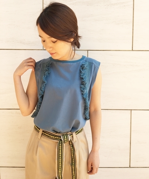 Banner Barrett(バナーバレット)の「タッセルジャージートップス(Tシャツ/カットソー・レディース・オフホワイト/ブルー/ブラック/カーキ/マスタード・38)」の5枚目の写真