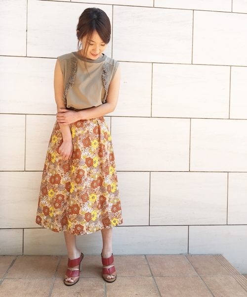 Banner Barrett(バナーバレット)の「タッセルジャージートップス(Tシャツ/カットソー・レディース・オフホワイト/ブルー/ブラック/カーキ/マスタード・38)」の9枚目の写真