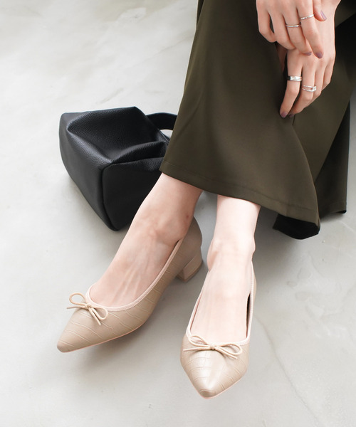 AmiAmi（アミアミ）の「3.5cmチャンキーヒールバレエパンプス（パンプス・レディース・ワイン/レッド/ダークネイビー/ブラック系その他/チェック/ネイビー/グレー/ブラック/ダークグリーン/シルバー/グレイッシュベージュ/レオパード/ライトベージュ/パイソン/ブラック系その他2/ベージュ系その他/ブラック×ホワイト/ゼブラ/ブラック系その他3/ブラック系その他4/ホワイト系その他/ブラック系その他5/ゴールド系その他/シルバー系その他・L/S/M/3L/LL/SS）」の10枚目の写真