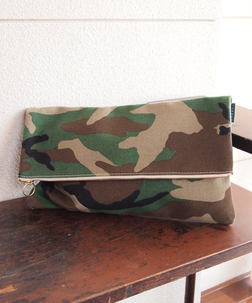 BEAUTY&YOUTH UNITED ARROWS（ビューティーアンドユースユナイテッドアローズ）の「BYBC ∵TEMBEA別注 カモフラージュクラッチ（クラッチバッグ・レディース・ナチュラル/オリーブ・FREE）」の6枚目の写真