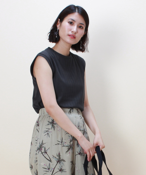 TRUDEA（トルディア）の「テレコ編みフレンチスリーブ プルオーバー（Tシャツ/カットソー・レディース・ホワイト/チャコールグレー/ブラック/ブラウン・SMALL/MEDIUM/LARGE）」の2枚目の写真