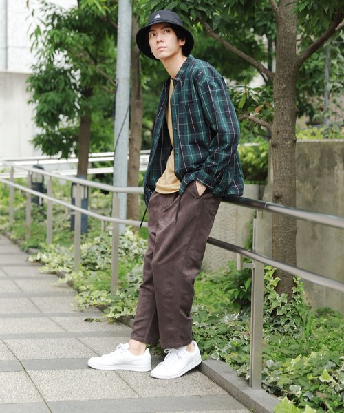 LAKOLE（ラコレ）の「スエード調ワイドパンツ / LAKOLE（その他パンツ・メンズ・スモーク/ベージュ/オリーブ・MEDIUM/LARGE）」の5枚目の写真