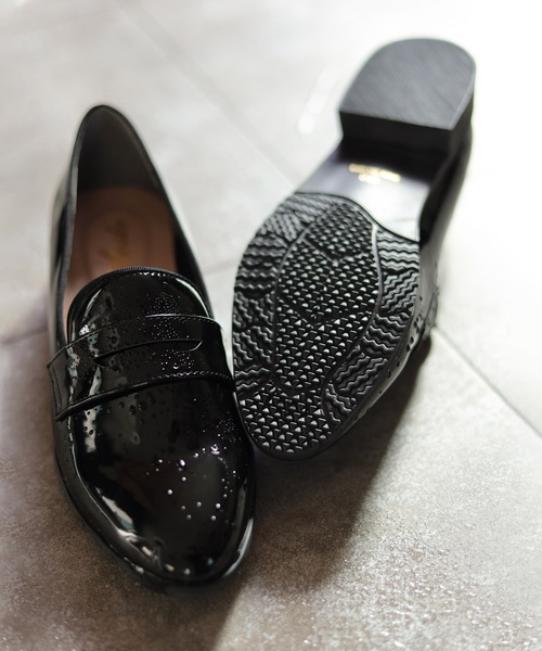 SESTO（セスト）の「生活防水。晴雨兼用コインローファーパンプス（レインシューズ・レディース・ホワイト/ブラック/チェック・22.5cm/23.5cm/24.5cm/25.5cm/23.0cm/24.0cm/22.0cm）」の9枚目の写真