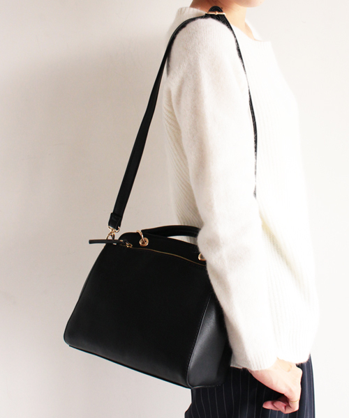 BEAUTY&YOUTH UNITED ARROWS（ビューティーアンドユースユナイテッドアローズ）の「BYSF∴ カラー2WAYハンドショルダー ◆（ハンドバッグ・レディース・オフホワイト/モカ/ライトブルー/ブラック/ライトピンク/ナチュラル/ワイン/ライトグレー/ブラウン/ホワイト/コバルトブルー/ダークブラウン/ベージュ/オリーブ/マスタード/グレー/ピンク・ﾌﾘ-/FREE）」の4枚目の写真