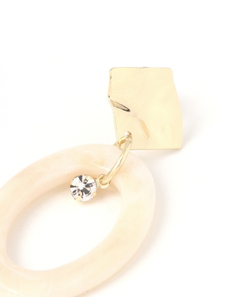 LAKOLE（ラコレ）の「オーバルモチーフピアス / LAKOLE（ピアス（両耳用）・レディース・グレー/アイボリー・FREE）」の5枚目の写真