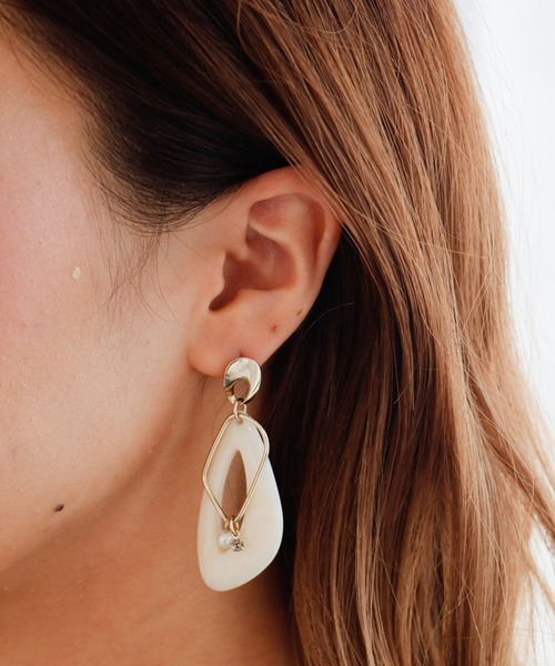 LIPSERVICE（リップサービス）の「レイヤードマーブルピアス（ピアス（両耳用）・レディース・ホワイト/ベージュ・FREE）」の2枚目の写真