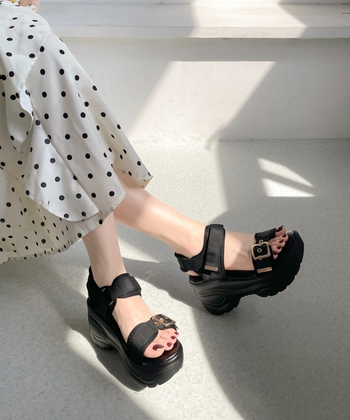 Shoes in Closet(シューズインクローゼット)の「+9.0㎝ 超軽量 厚底 スタイルアップソール ベルクロ スポーツサンダル 7474(サンダル・レディース・ブラック×ホワイト/ブラック×ブラック/アイボリー/ブラウン系その他/ベージュ/ピンクベージュ/ライトピンク・M/3L/L/LL/XS/S)」の21枚目の写真
