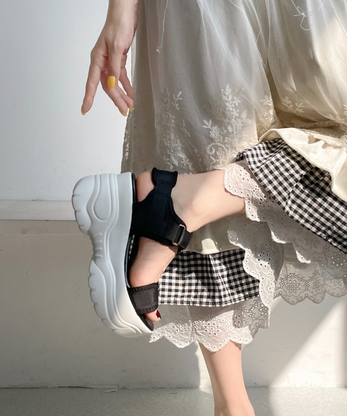 Shoes in Closet(シューズインクローゼット)の「+9.0㎝ 超軽量 厚底 スタイルアップソール ベルクロ スポーツサンダル 7474(サンダル・レディース・ブラック×ホワイト/ブラック×ブラック/アイボリー/ブラウン系その他/ベージュ/ピンクベージュ/ライトピンク・M/3L/L/LL/XS/S)」の16枚目の写真