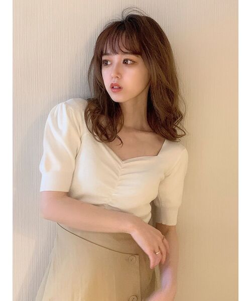 dazzlin(ダズリン)の「ハートマークギャザーニットトップス(ニット/セーター・レディース・ベージュ/ブラウン/オフホワイト/イエロー/ブルー・FREE)」の1枚目の写真