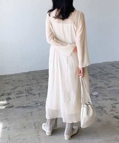 LIAN(リアン)の「楊柳シフォンワンピース&サテンキャミワンピースセット(ワンピース・レディース・ピンクベージュ/ブルー/アイボリー/ブラック・FREE)」の6枚目の写真