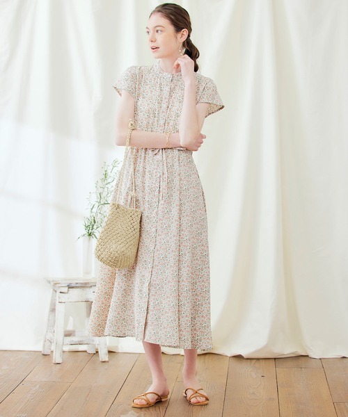 PURIL（ピュリル）の「【PURIL】サイドポケット付き フレンチスリーブ フラワープリント ゆるミモレ丈 花柄シャツワンピース（シャツワンピース・レディース・ホワイト/ブルー/モカ・S/M）」の8枚目の写真