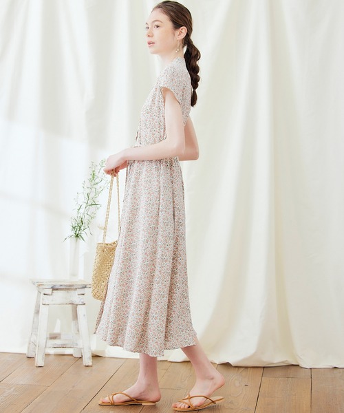 PURIL（ピュリル）の「【PURIL】サイドポケット付き フレンチスリーブ フラワープリント ゆるミモレ丈 花柄シャツワンピース（シャツワンピース・レディース・ホワイト/ブルー/モカ・S/M）」の12枚目の写真