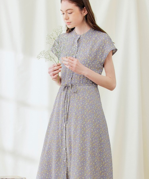 PURIL（ピュリル）の「【PURIL】サイドポケット付き フレンチスリーブ フラワープリント ゆるミモレ丈 花柄シャツワンピース（シャツワンピース・レディース・ホワイト/ブルー/モカ・S/M）」の13枚目の写真