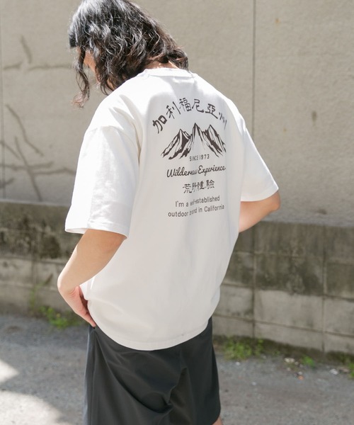 WILDERNESS EXPERIENCE（ウィルダネスエクスペリエンス）の「『別注』WILDERNESS EXPERIENCE×DOORS　バックプリントTシャツ（Tシャツ/カットソー・メンズ・ライトブルー/ブラック/オフホワイト・MEDIUM/LARGE/X-LARGE）」の2枚目の写真