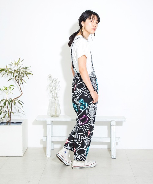 ScoLar（スカラー）の「ネオンスカラーちゃん柄 綿麻サロペット（サロペット/オーバーオール・レディース・ブラック/ベージュ・M）」の5枚目の写真