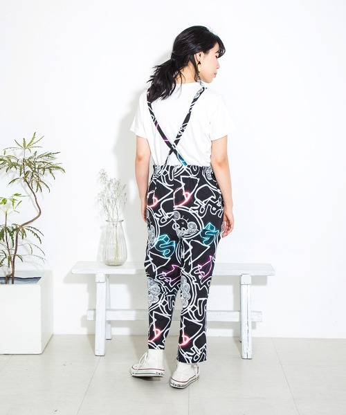 ScoLar（スカラー）の「ネオンスカラーちゃん柄 綿麻サロペット（サロペット/オーバーオール・レディース・ブラック/ベージュ・M）」の6枚目の写真