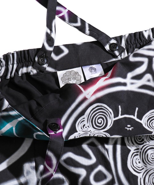 ScoLar（スカラー）の「ネオンスカラーちゃん柄 綿麻サロペット（サロペット/オーバーオール・レディース・ブラック/ベージュ・M）」の13枚目の写真