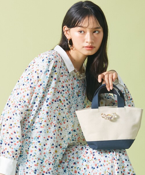 ANEVER（アンエバー）の「【SEDUM】フラワープリント ブラウス（シャツ/ブラウス・レディース・ホワイト系/ブラック系・38）」の5枚目の写真