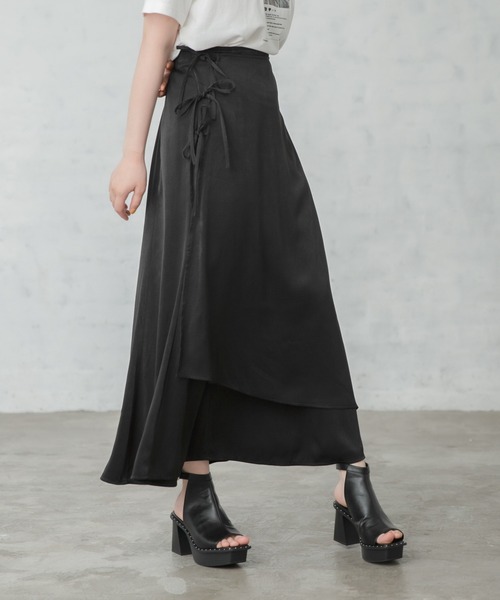 PAGEBOY（ページボーイ）の「マットメタリックサテンスカート（スカート・レディース・ブラック/イエロー系その他・FREE）」の3枚目の写真