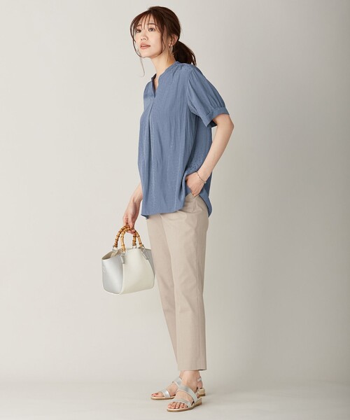 J.PRESS Ladies（J.プレス レディス）の「【WEB限定・洗える・イージーケア】MEMORIAジャカード ブラウス（シャツ/ブラウス・レディース・ベージュ系/ネイビー系/ダルブルー系・XS）」の5枚目の写真