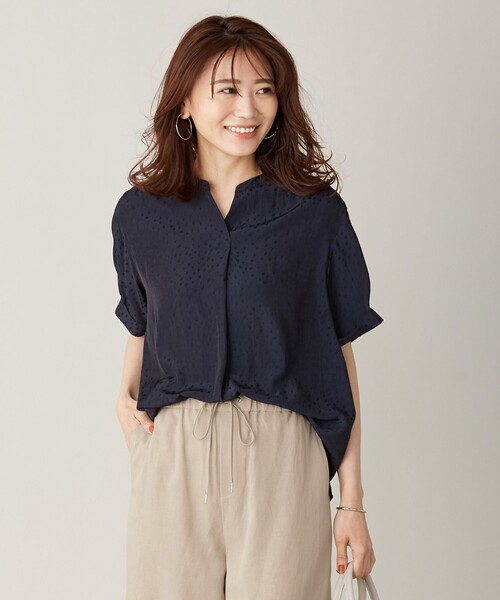 J.PRESS Ladies（J.プレス レディス）の「【WEB限定・洗える・イージーケア】MEMORIAジャカード ブラウス（シャツ/ブラウス・レディース・ベージュ系/ネイビー系/ダルブルー系・XS）」の7枚目の写真