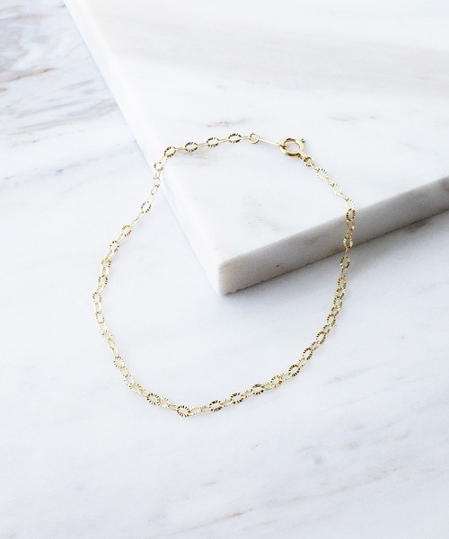 ISOLATION（アイソレーション）の「【ISOLATION / アイソレーション】K10YG Petal Chain Bracelet / ペタルチェーンブレスレット（ブレスレット・レディース・ゴールド・16cm）」の6枚目の写真