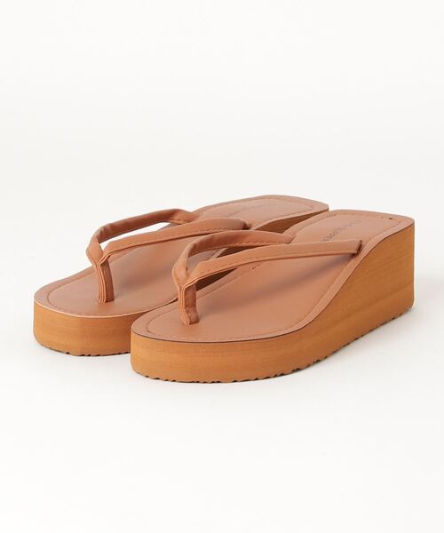 SFW(エスエフダブリュー)の「ラフなデザインと上品な素材感のバランスが抜群 合皮ビーチサンダル(サンダル・レディース・ホワイト/ブラック/ブラウン・40/38/39/35/36/37)」の9枚目の写真