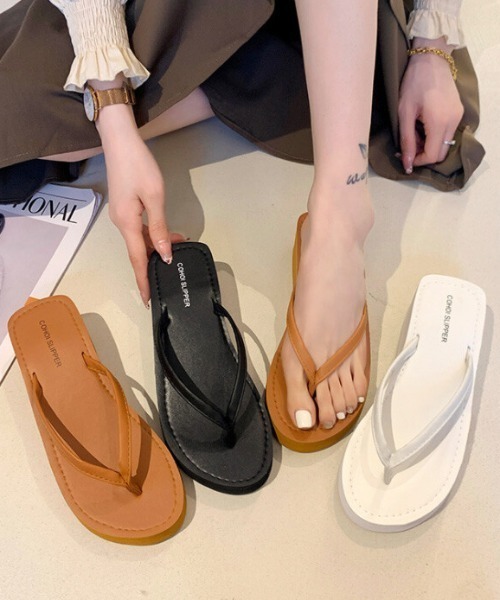 SFW(エスエフダブリュー)の「ラフなデザインと上品な素材感のバランスが抜群 合皮ビーチサンダル(サンダル・レディース・ホワイト/ブラック/ブラウン・40/38/39/35/36/37)」の5枚目の写真