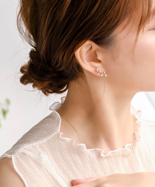 Phoebe（フィービィー）の「【シリーズ累計販売　10,000点突破！】2wayフラワリービジューピアス&イヤリング/ボタニカル/存在感◎（ピアス（両耳用）・レディース・イエローゴールド/ピンクゴールド/ゴールド系その他・FREE）」の8枚目の写真