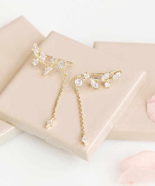 Phoebe（フィービィー）の「【シリーズ累計販売　10,000点突破！】2wayフラワリービジューピアス&イヤリング/ボタニカル/存在感◎（ピアス（両耳用）・レディース・イエローゴールド/ピンクゴールド/ゴールド系その他・FREE）」の4枚目の写真