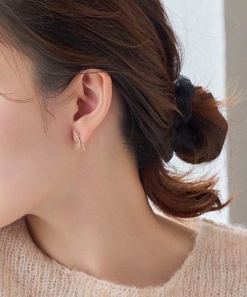 Phoebe（フィービィー）の「【シリーズ累計販売　10,000点突破！】2wayフラワリービジューピアス&イヤリング/ボタニカル/存在感◎（ピアス（両耳用）・レディース・イエローゴールド/ピンクゴールド/ゴールド系その他・FREE）」の19枚目の写真