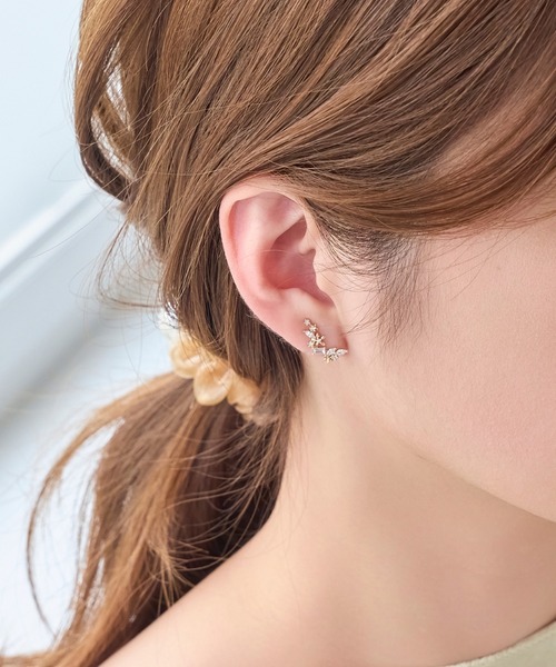 Phoebe（フィービィー）の「【シリーズ累計販売　10,000点突破！】2wayフラワリービジューピアス&イヤリング/ボタニカル/存在感◎（ピアス（両耳用）・レディース・イエローゴールド/ピンクゴールド/ゴールド系その他・FREE）」の18枚目の写真