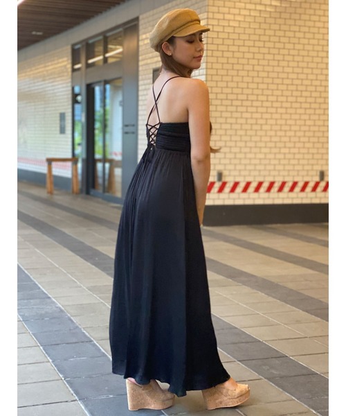 DURAS(デュラス)の「バックレースアップサテンワンピース(ワンピース・レディース・ブラック/カーキ/ベージュ系その他・FREE)」の4枚目の写真