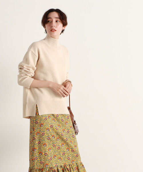 NOLLEY’S（ノーリーズ）の「◇【WEB限定カラーあり】MUSICハイネックプルオーバーニット（ニット/セーター・レディース・アイボリー/ベージュ/ライトグリーン/ブルー/ライトブルー/サックスブルー/ラベンダー/ベビーピンク/ピンク系その他/オレンジ/ホワイト系その他/ピンク系その他2/グレー系その他・38）」の2枚目の写真