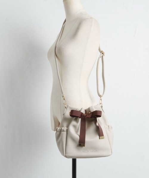 tocco closet(トッコ クローゼット)の「グログランリボン付きtocco closet刺繍入りショルダーバッグ(ショルダーバッグ・レディース・ピンク/アイボリー・FREE)」の3枚目の写真